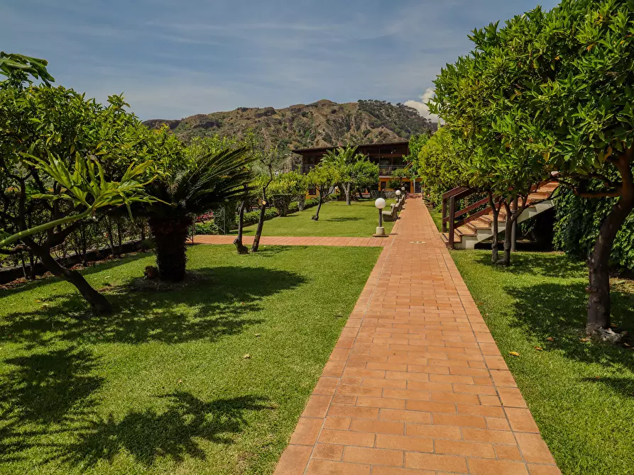 Immagine 60 di Albergo/B&B/Residence in vendita  in Via Nazionale 203 a Taormina