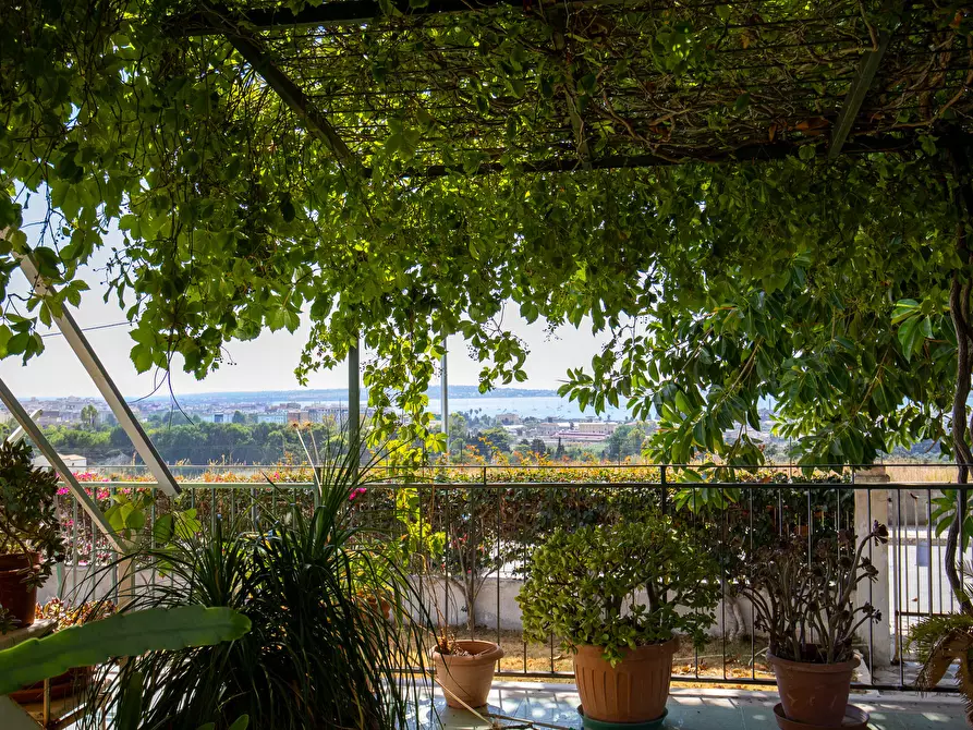 Immagine 1 di Villa in vendita  in Viale Giulio Emanuele Rizzo 2 a Siracusa