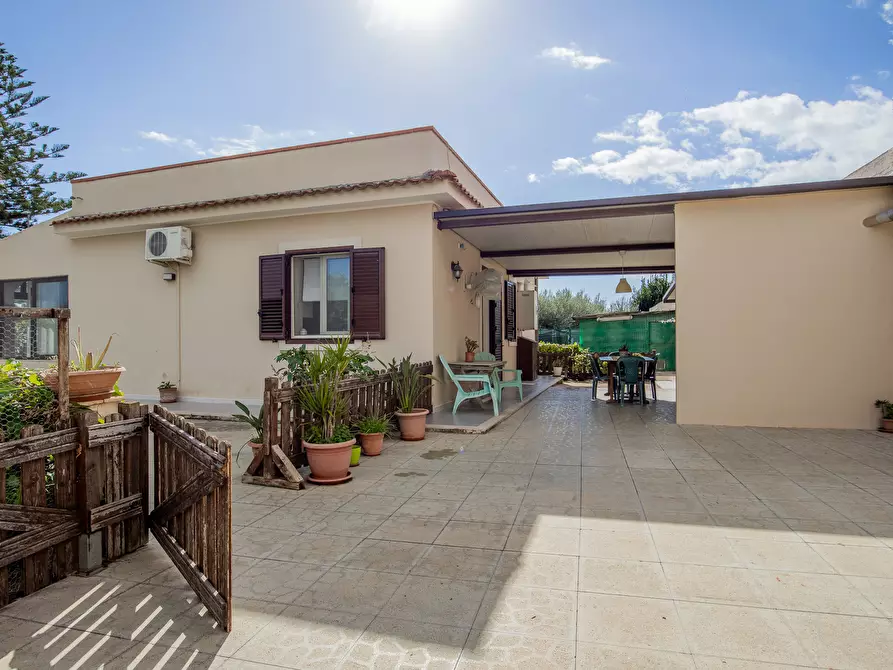 Immagine 4 di Villa in vendita  in VIA FILICUDI 34 a Siracusa