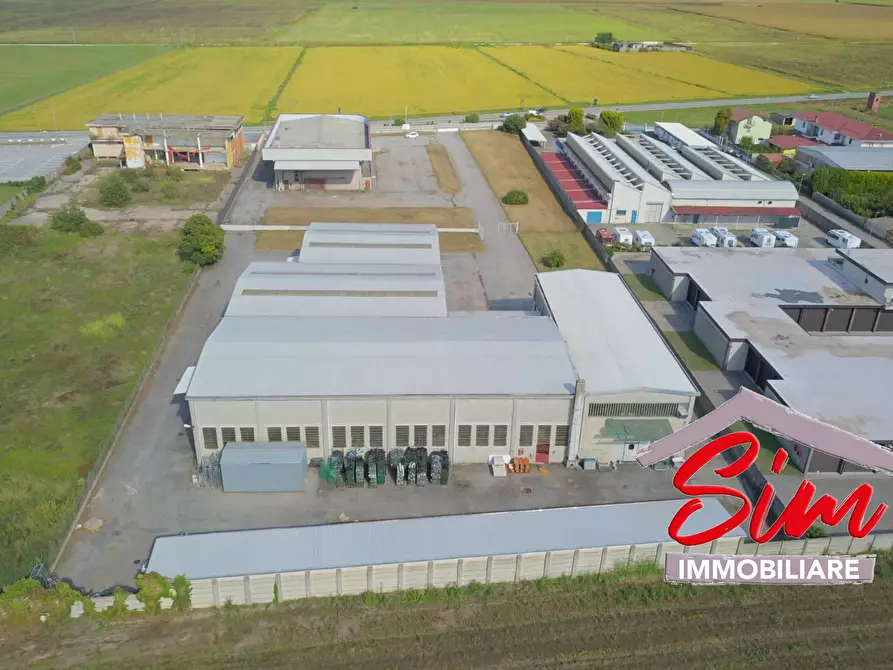 Immagine 23 di Locale commerciale in vendita  in Strada statale 229 del Lago d'Ortatrada provincial sn a Caltignaga