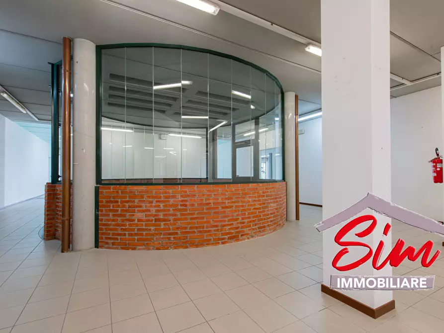 Immagine 9 di Locale commerciale in vendita  in Via Vecchia Circonvallazione sn a Oleggio