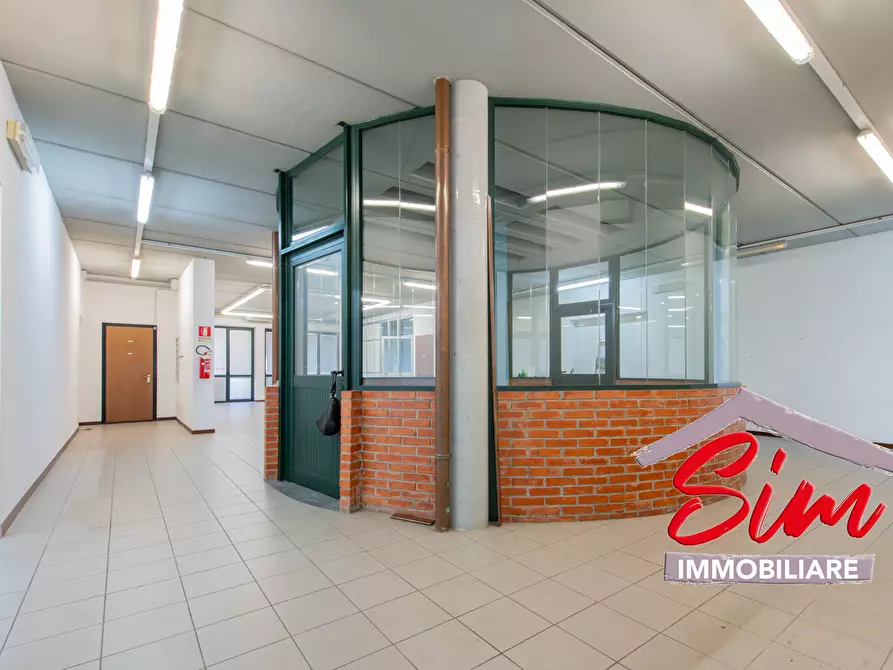 Immagine 7 di Locale commerciale in vendita  in Via Vecchia Circonvallazione sn a Oleggio