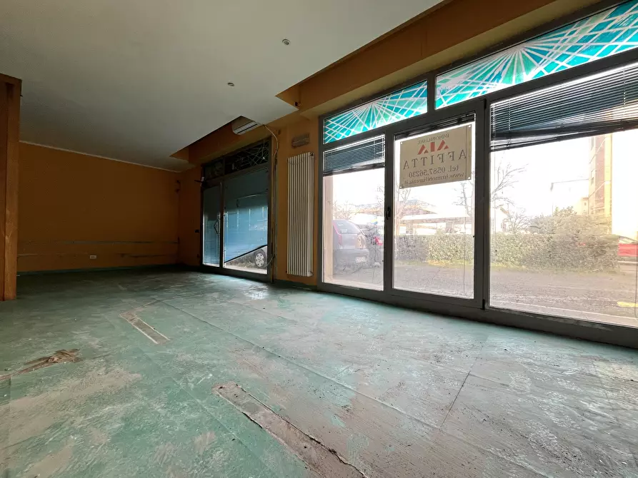 Immagine 2 di Locale commerciale in affitto  in Via Roma a Pontedera