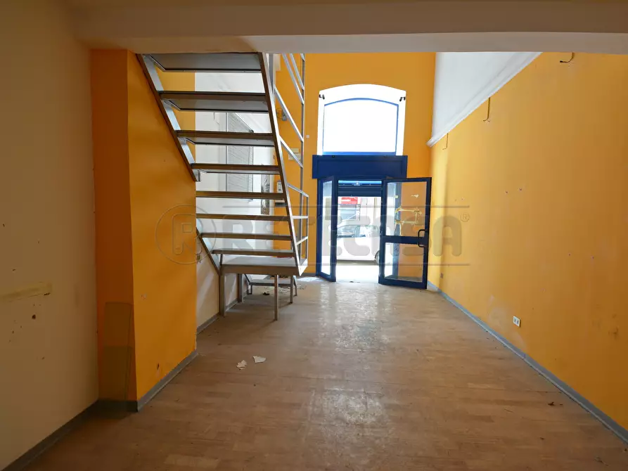 Immagine 8 di Locale commerciale in vendita  in Via Ghibellina 118 a Messina