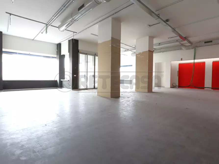 Immagine 28 di Locale commerciale in vendita  in Viale Verona 251 a Vicenza