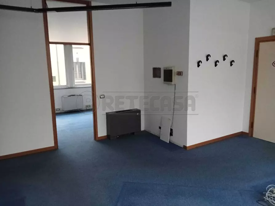 Immagine 4 di Ufficio in affitto  a Bergamo