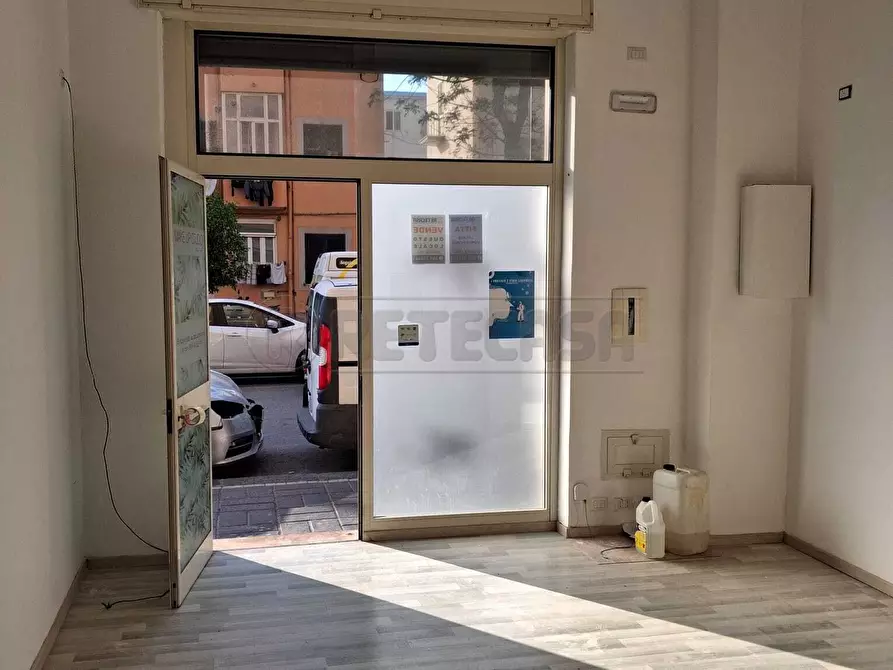 Immagine 4 di Locale commerciale in vendita  in Via Nicola Antonio Mantenga 13 a Salerno