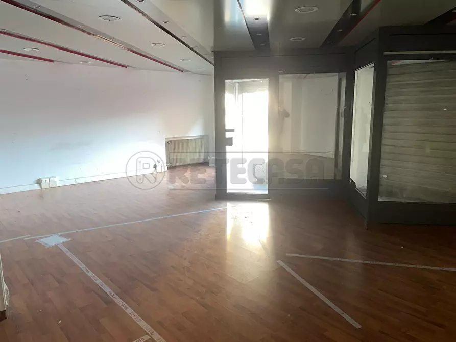 Immagine 4 di Attività commerciale in affitto  a Montecchio Maggiore