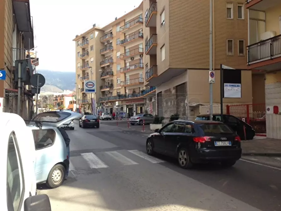 Immagine 5 di Locale commerciale in vendita  in Via Irno 141 a Salerno