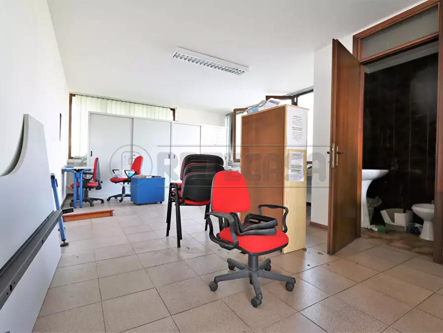 Immagine 4 di Ufficio in affitto  a Camisano Vicentino