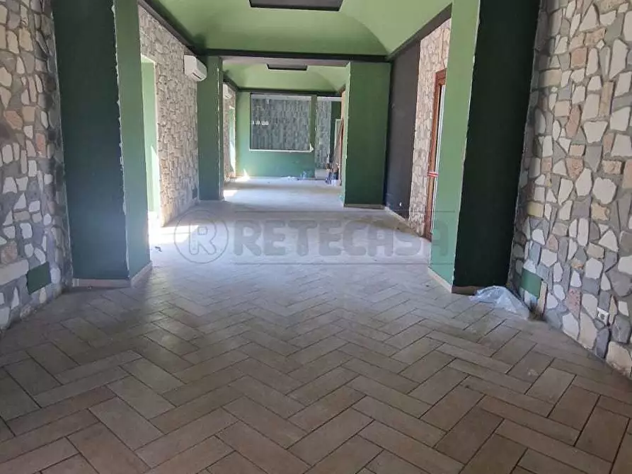 Immagine 5 di Locale commerciale in affitto  a Mercato San Severino