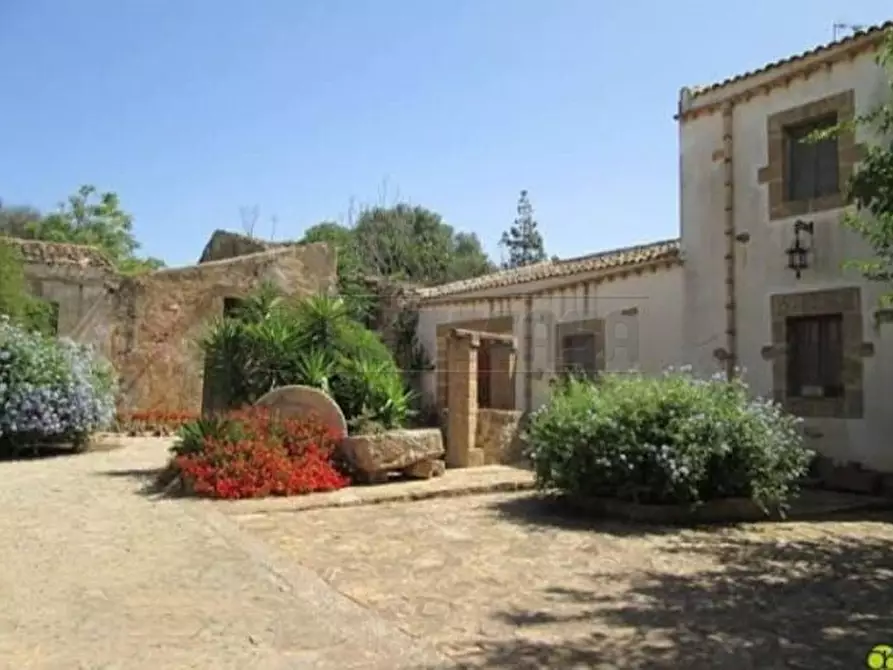 Immagine 1 di Agriturismo in vendita  a Castelvetrano