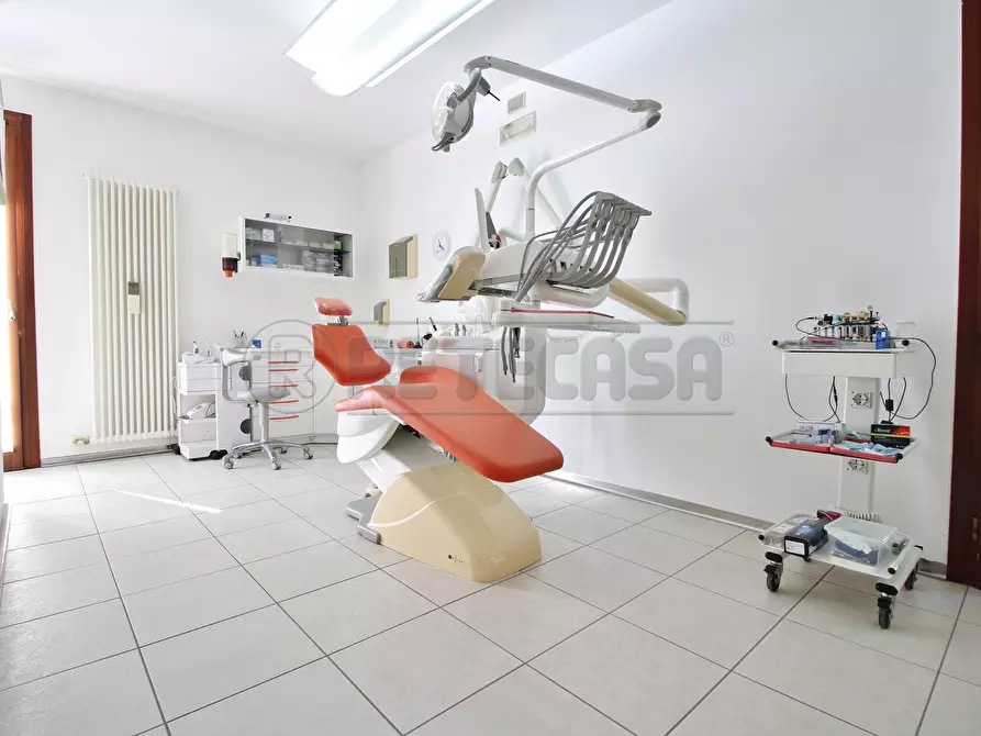 Immagine 13 di Ufficio in vendita  in VIA ALCIDE DE GASPERI 80 a Montecchio Maggiore