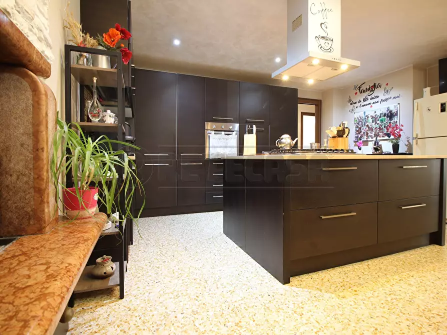 Immagine 11 di Appartamento in vendita  in VIALE DELL'INDUSTRIA 17 a San Giovanni Ilarione