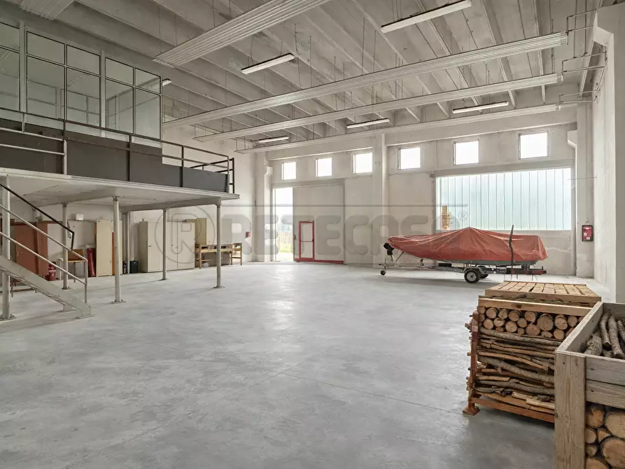 Immagine 3 di Capannone industriale in affitto  in Via Tribolo a Torri Di Quartesolo