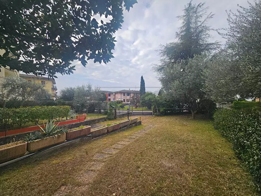 Immagine 30 di Trilocale in vendita  a Bardolino