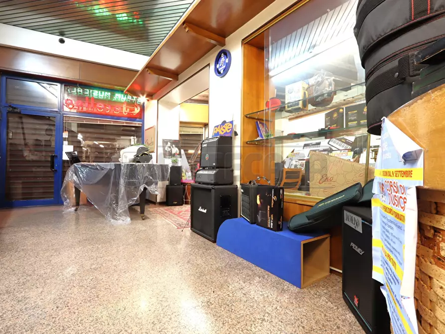 Immagine 15 di Locale commerciale in vendita  in Contrà S.S.Apostoli 35 a Vicenza