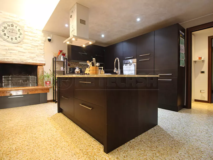 Immagine 9 di Appartamento in vendita  in VIALE DELL'INDUSTRIA 17 a San Giovanni Ilarione