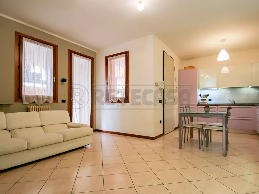 Immagine 2 di Bilocale in vendita  in Via Rocco Chinnici 23 a Bolzano Vicentino