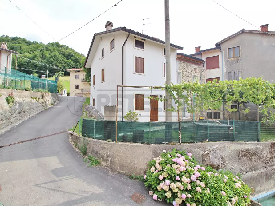 Immagine 2 di Porzione di casa in vendita  in via cocco 10 a Altissimo
