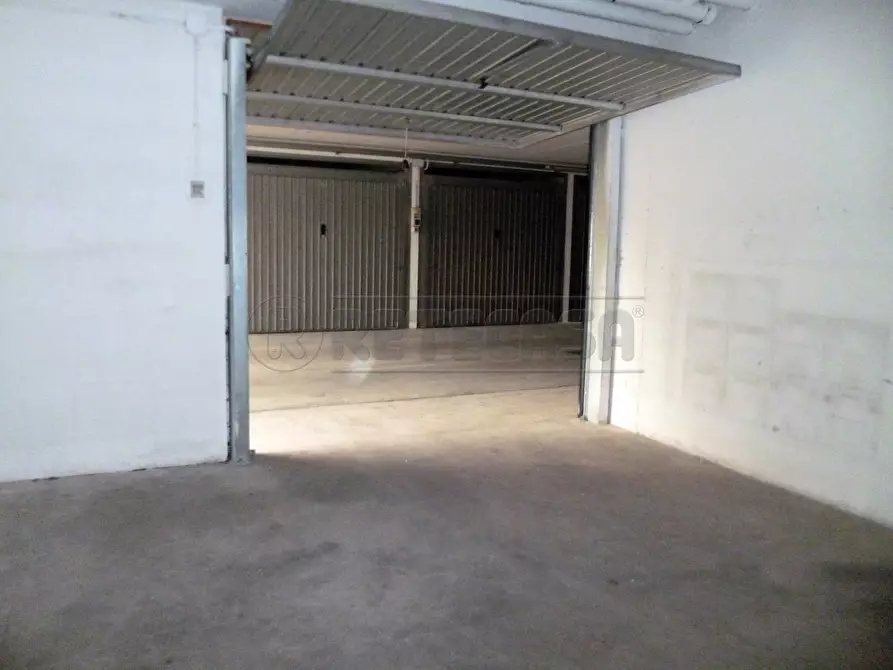 Immagine 27 di Locale commerciale in affitto  a Montebello Vicentino