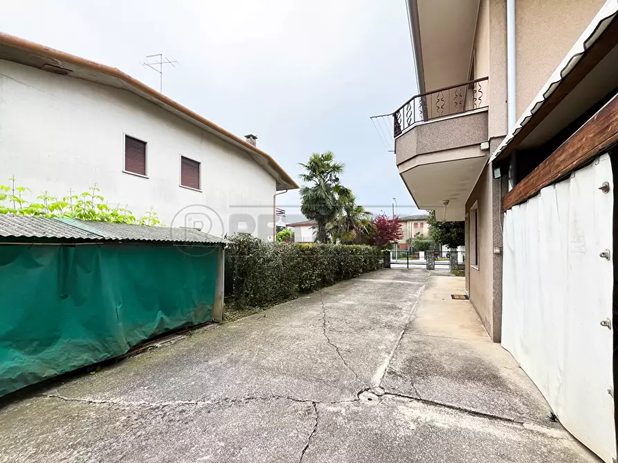 Immagine 32 di Bilocale in affitto  in Via T. Dal Molin a Creazzo