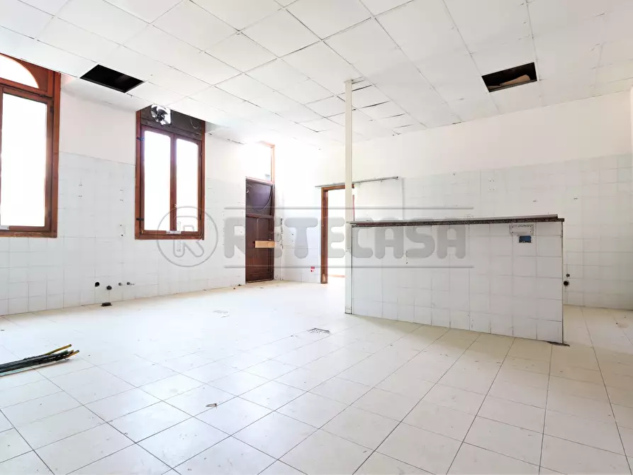 Immagine 11 di Locale commerciale in affitto  a Vicenza