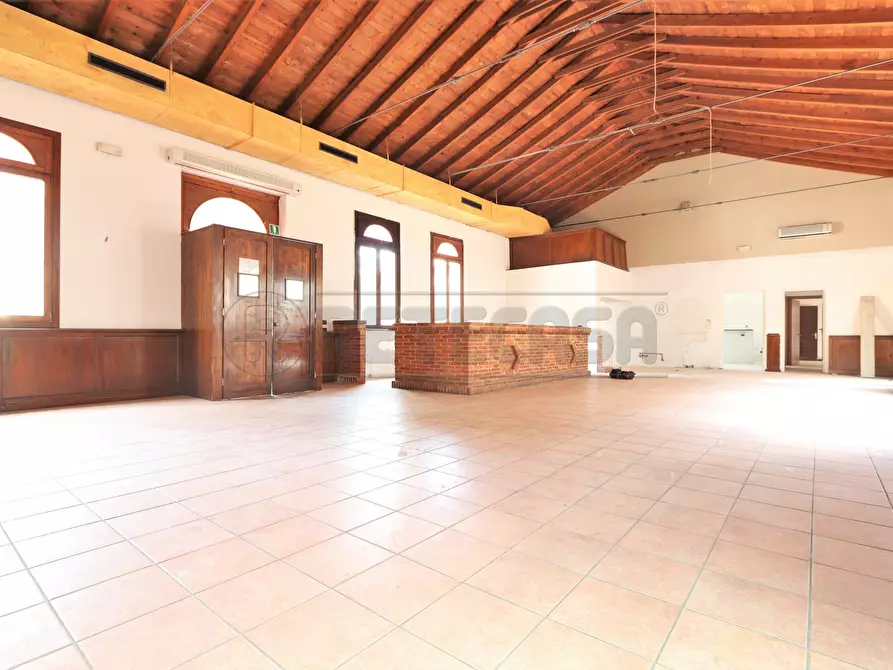 Immagine 3 di Locale commerciale in affitto  a Vicenza