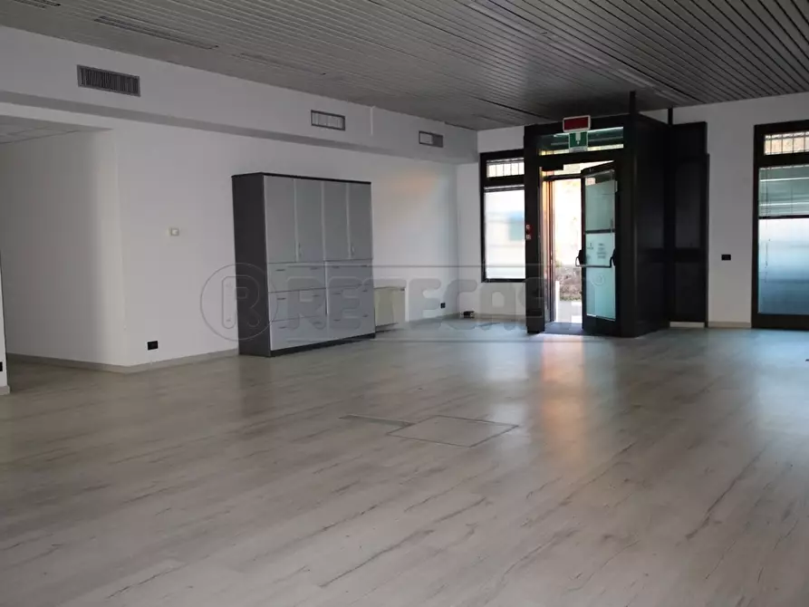 Immagine 26 di Locale commerciale in affitto  in Via Torri a Arcugnano