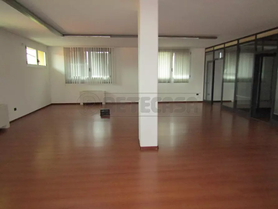 Immagine 5 di Attività artigianale in affitto  a Borgoricco