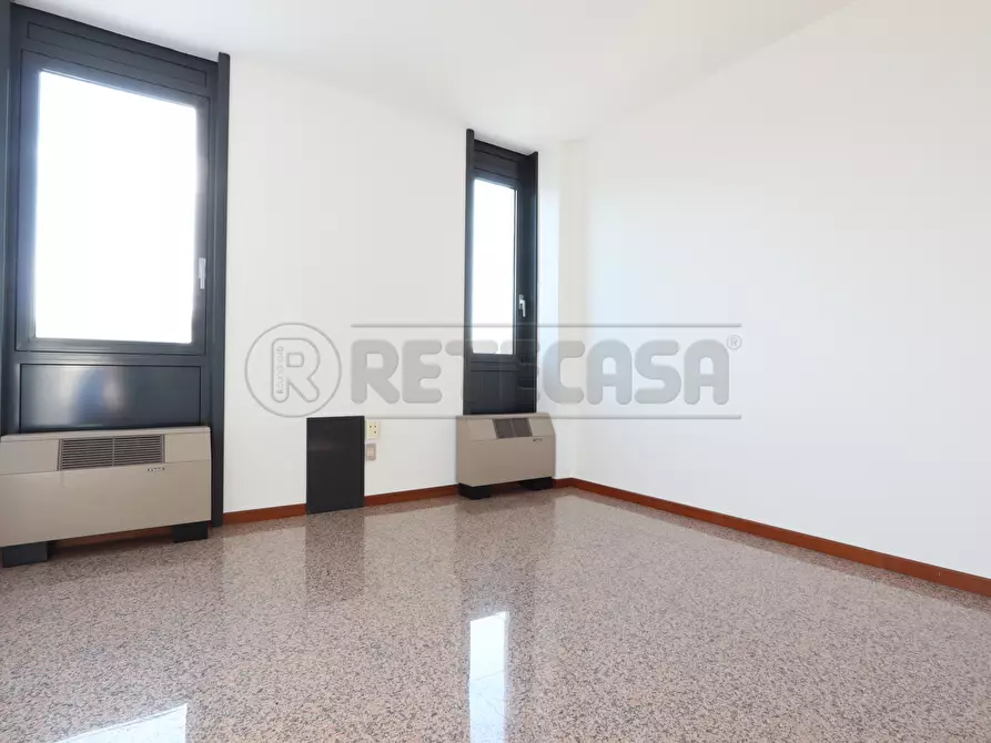 Immagine 41 di Ufficio in affitto  in Via Aldo Moro 10 a Vicenza