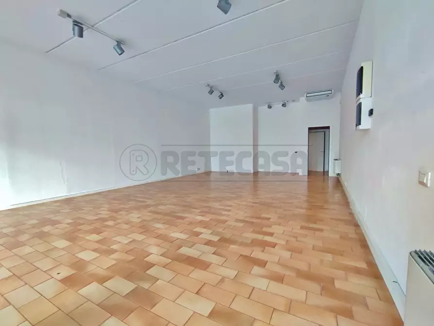 Immagine 4 di Locale commerciale in affitto  in Via A. de gasperi a Altavilla Vicentina