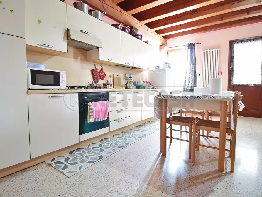 Immagine 3 di Bilocale in vendita  in Via Canova 6 a Gambellara