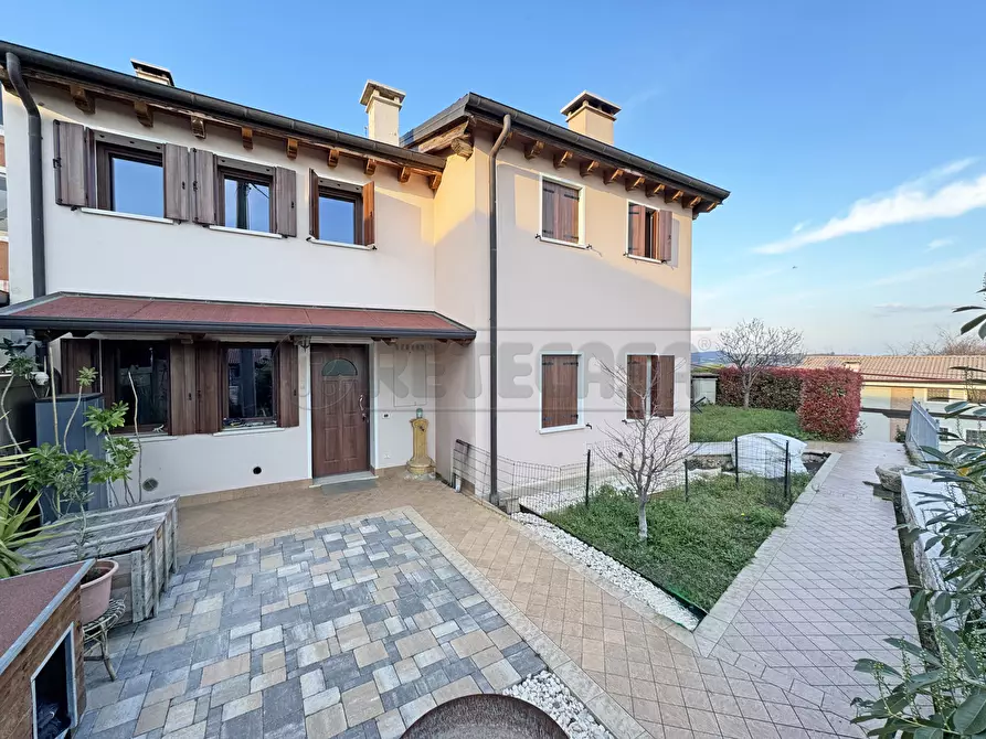 Immagine 1 di Casa semindipendente in vendita  in Via San Nicolò 23 a Trissino