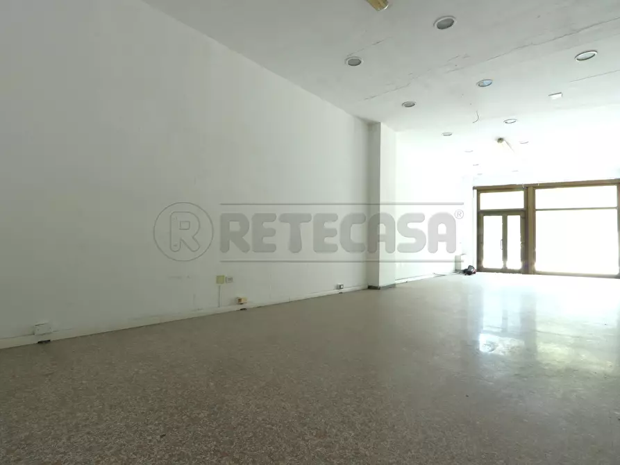 Immagine 37 di Locale commerciale in vendita  in Viale Giuseppe Verdi 32 a Vicenza