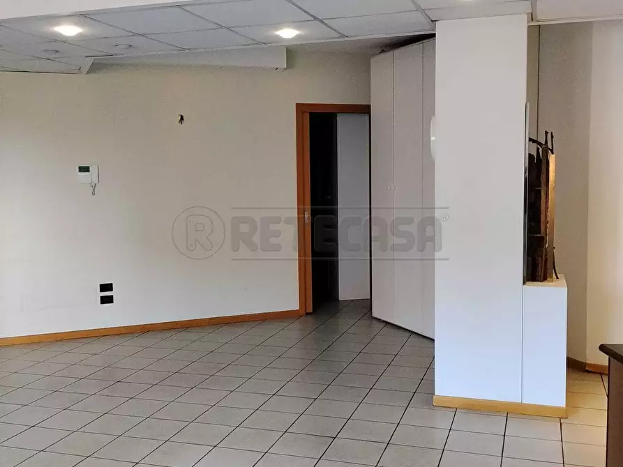 Immagine 2 di Ufficio in vendita  a Bergamo