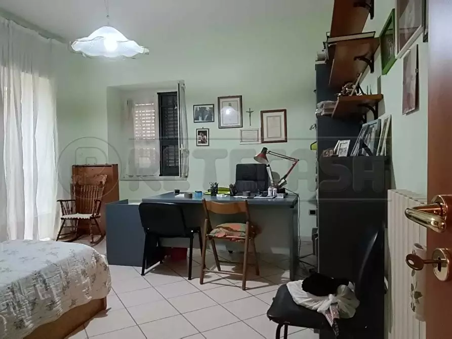 Immagine 5 di Pentalocale in vendita  in Via Luigi Einaudi a Caserta