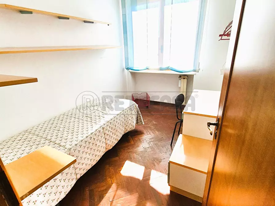 Immagine 12 di Quadrilocale in vendita  in Piazza della Marina 3 a Pescara