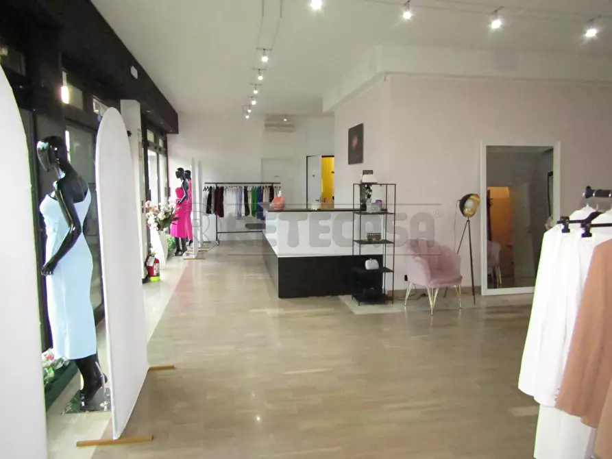 Immagine 2 di Locale commerciale in vendita  a Campodarsego