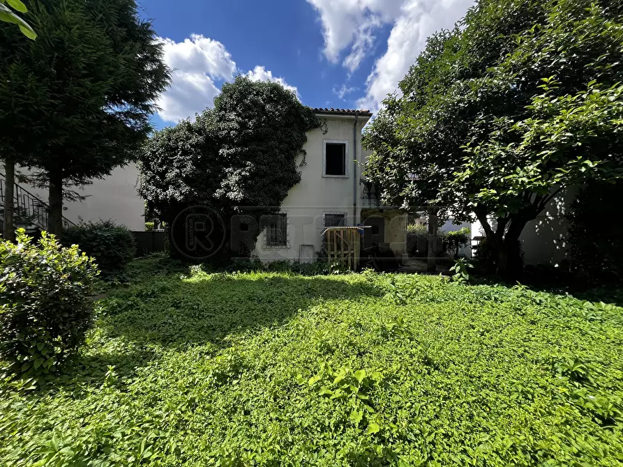 Immagine 1 di Casa indipendente in vendita  in via brenta a Creazzo