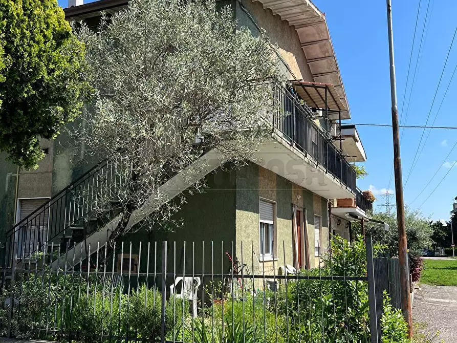 Immagine 1 di Porzione di casa in vendita  a Montecchio Maggiore