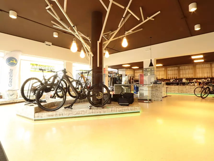 Immagine 1 di Locale commerciale in vendita  in viale della pace 169 a Vicenza