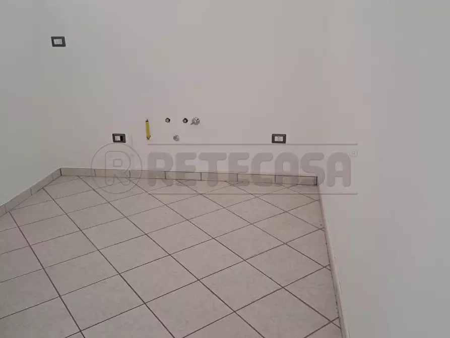 Immagine 5 di Ufficio in affitto  a Mercato San Severino