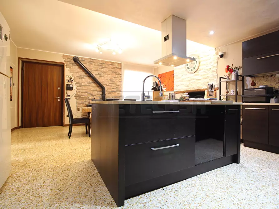 Immagine 10 di Appartamento in vendita  in VIALE DELL'INDUSTRIA 17 a San Giovanni Ilarione