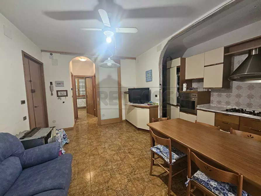 Immagine 11 di Trilocale in vendita  a Bardolino