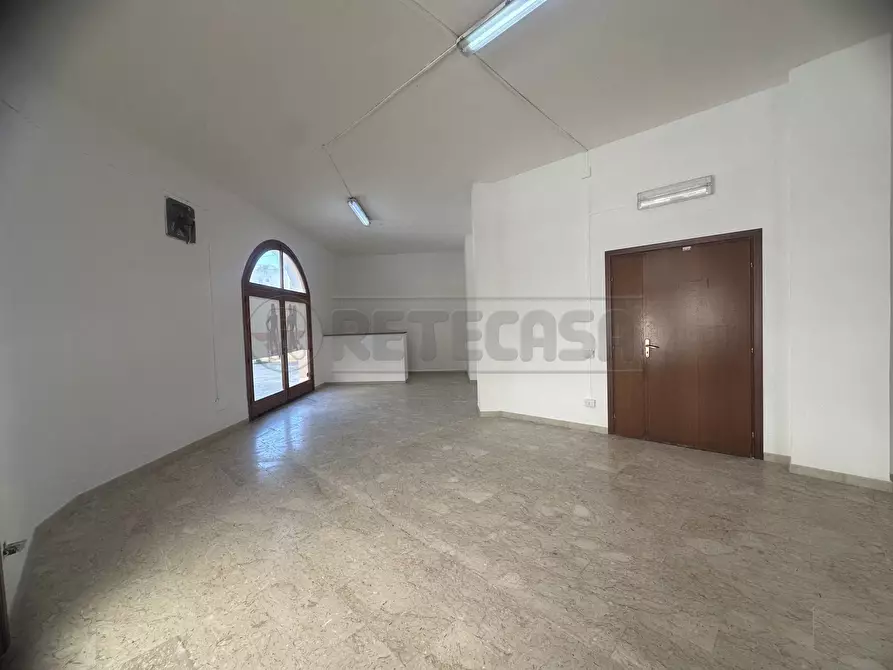 Immagine 6 di Locale commerciale in affitto  a Mazara Del Vallo