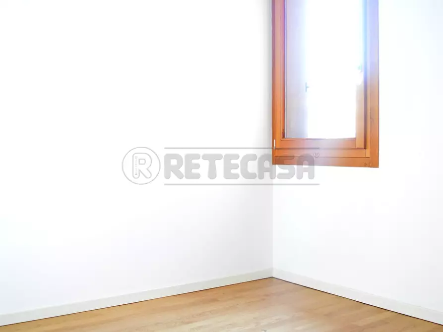 Immagine 13 di Bilocale in vendita  in corso matteotti 52 a Montecchio Maggiore