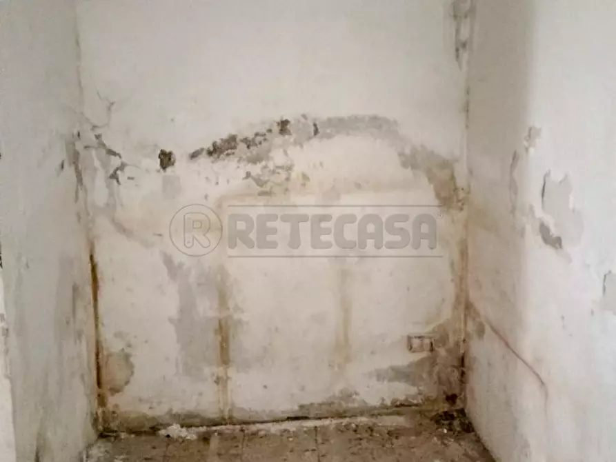 Immagine 8 di Locale commerciale in vendita  in Via Ernesto Cianciolo 74 a Messina