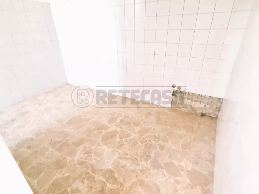 Immagine 11 di Locale commerciale in vendita  a Pescara