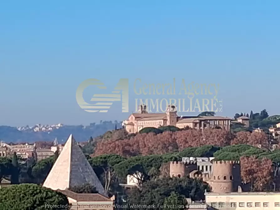 Immagine 1 di Trilocale in vendita  in Via Pellegrino Matteucci 18 a Roma